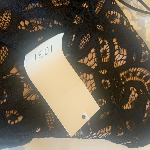 TOBI | Backless Lace Romper NWT - Picture 2 of 3